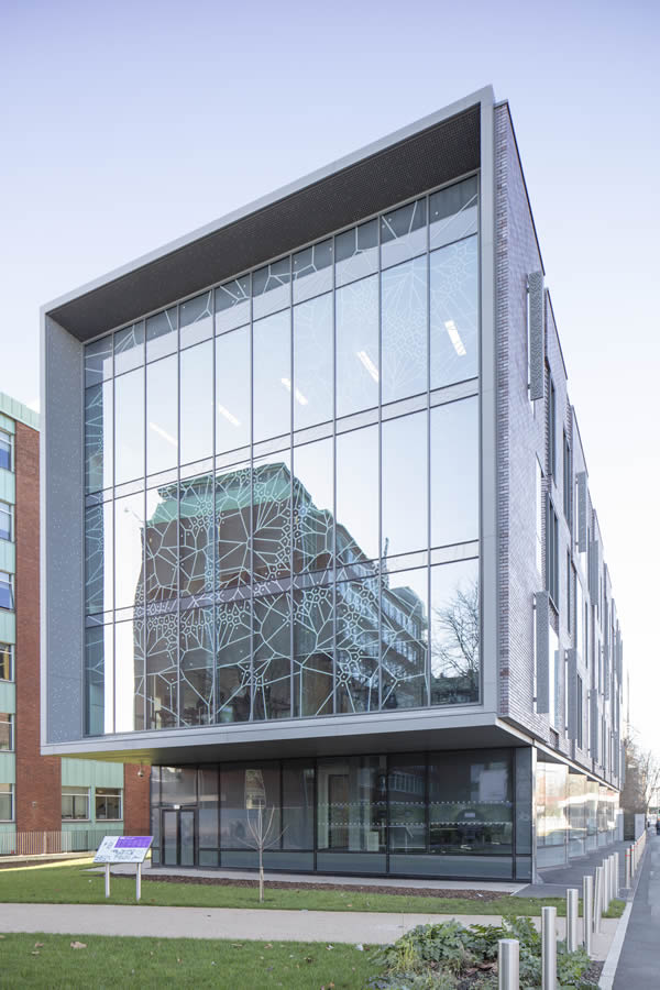 MX Curtain Wall Encloses New Science Annex at University of Manchester