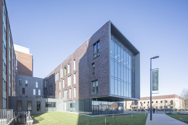 MX Curtain Wall Encloses New Science Annex at University of Manchester