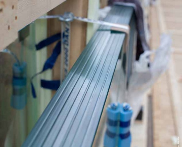 Another Trosifol® product, SentryGlas® ionoplast film, was used in the 16.5 m long glass fins made by sedak in Gersthofen, southern Germany. 
