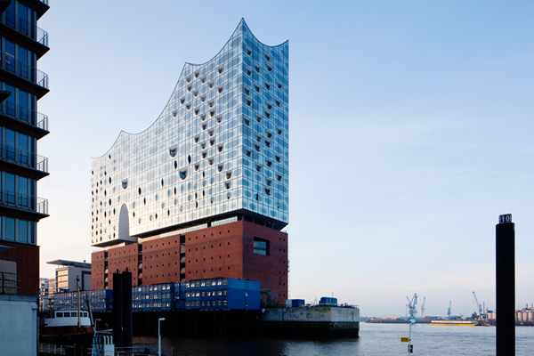 Thinking outside the box enables complex curved façade on Hamburg’s concert hall