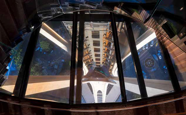 The world’s only rotating glass floor for the restaurant and bar, gives neverbefore- seen downward views of the tower’s support legs. Image © Nic Lehoux