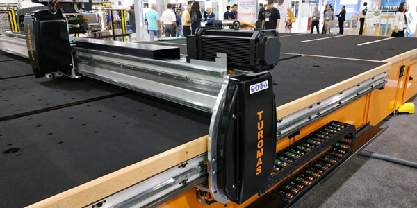 TUROMAS and IGE draw attention at GlassBuild America 2019