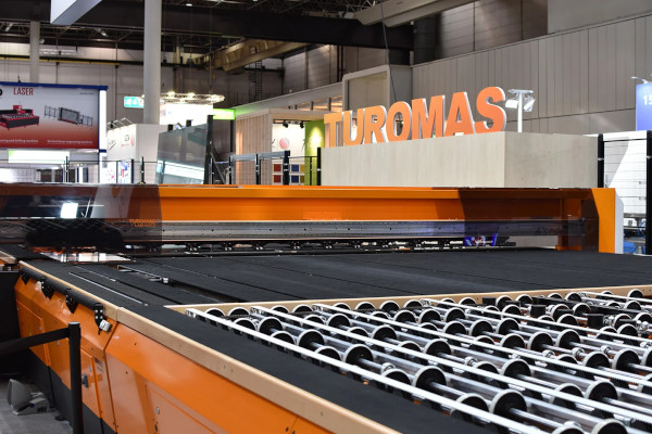 Increased capacity for laminated glass cutting: DOUBLE LAM LINE +