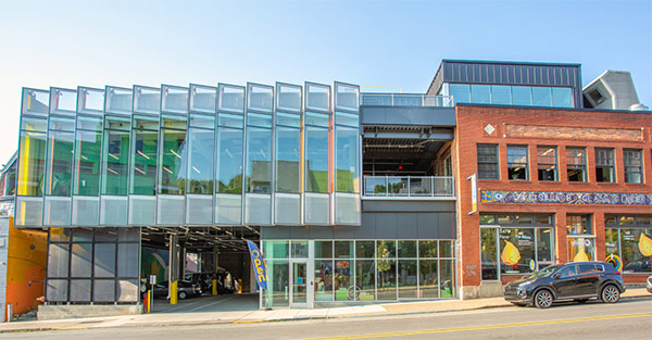 The Pittsburgh Glass Center renovation features VacuMax™ VIG. (Photography: Jim Cunningham)