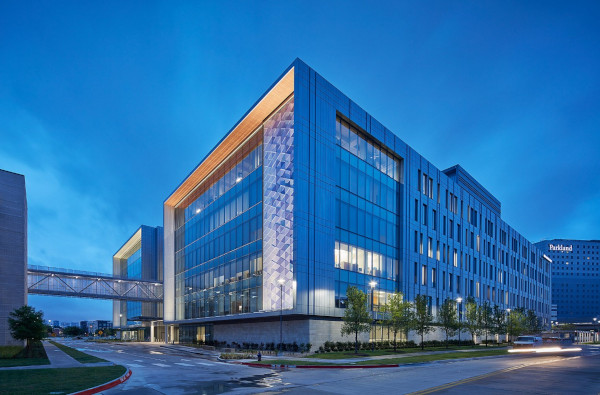 Pictured: Parkland Moody Outpatient Center | Glass: Solarban® 90 Acuity® Glass | Architect: HKS | Glass Fabricator: Vitro/PPG Certified Member | Glazing Contractor: IWR North America | Photography: Tom Harris