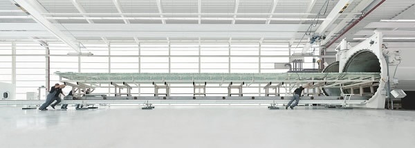 XXL glass on its way to the autoclaves at the glass manufacturing company Sedak – one of the specialists in the production and finishing of XXL glasses. (Photo credit: sedak GmbH & Co. KG)