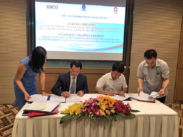 Triumph Group signs a series of project agreements of glass in Vietnam