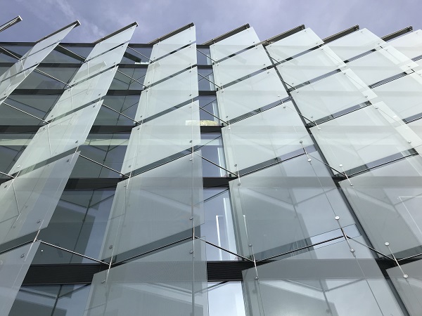 10m glass panes, laminated, toughened and fritted on the new Uría Menéndez Abogados sustainable headquarters