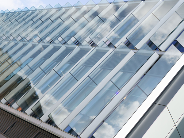 Suntuitive® Dynamic Glass continues to expand globally with installation of Dynamic Fins on the University of Cambridge Civil Engineering Building.