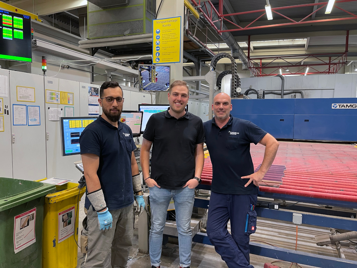 From left: Mahmood Alhamd, Operator, Martin Werner, Technical Manager, and Sebastian Kirsch, Team Leader of Heat Treatment at FLACHGLAS Wernberg GmbH