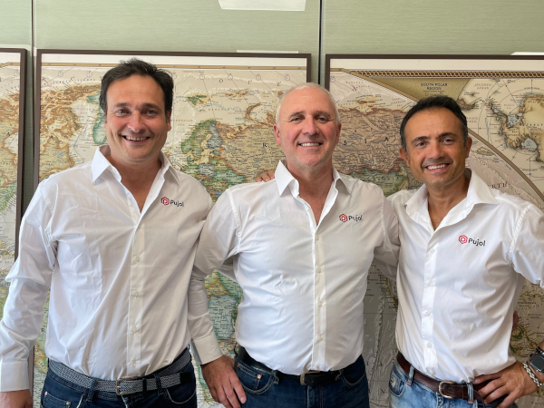 From left to right. Jorge Pujol, CEO of Pujol, Renato Andreotti, engineer in the service tempering department, and Joaquín Pujol, commercial director of Pujol.