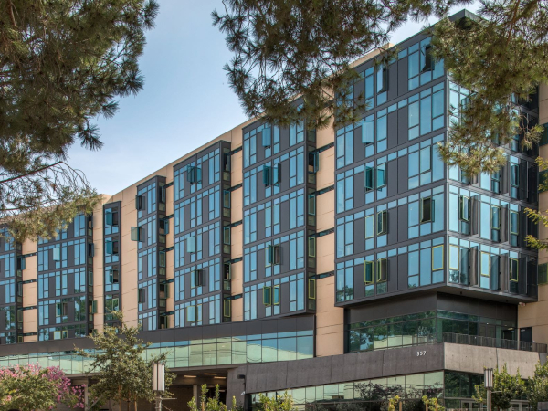 University of California, Irvine’s (UCI) living-learning community Middle Earth Expansion features Solarban® R67 (formerly Solarban® 67) Solexia® glass by Vitro Architectural Glass.