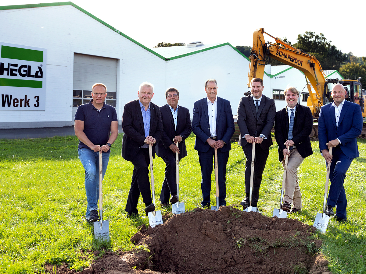 Groundbreaking ceremony for the logistics centre, a major investment (left to right) Peter Riepe, architect and planner, Dr. Heinrich Ostendarp, Stefan Reuter, Bernhard Hötger, Jochen H. Hesselbach, Jörn C. Hesselbach, Peter Herrmann.