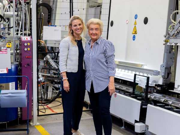 © LiSEC; Ms Bosse, Managing Director of Glas Natter, with her mother Ms Natter, former Managing Director