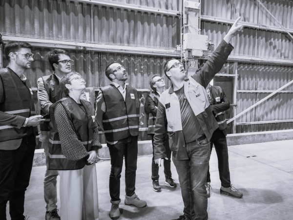 MEP Tobback visits a float glass plant in Mol