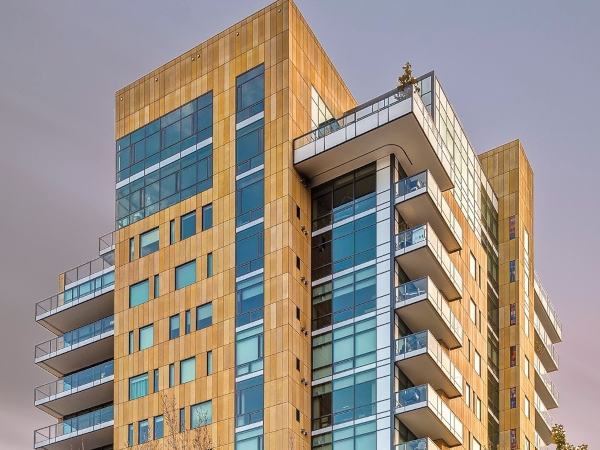 The Casey in Portland, Oregon, features Solarban® 70 glass, Starphire® glass and White Spandrel Glass. (Photography: Kris Vockler)