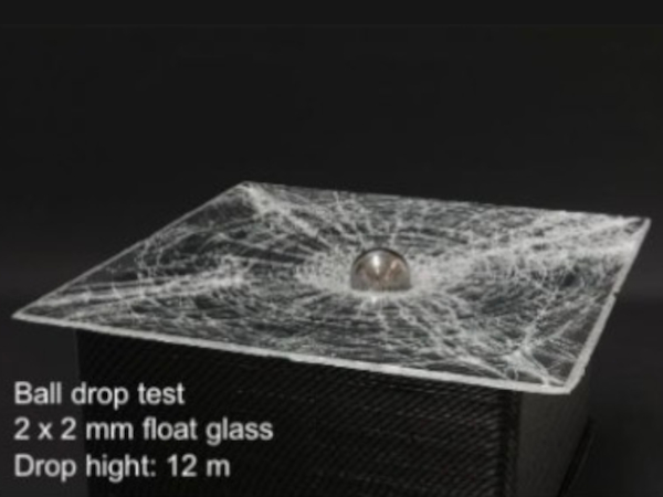 Development of laminated thin glass with defined strength and safe breakage behaviour