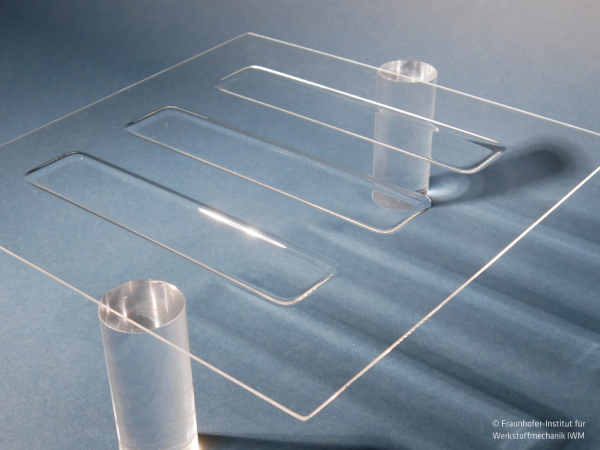 Laser-based processes make it possible to bend glass selectively and precisely shape targeted, localised areas. Photo: © Fraunhofer-Institut für Werkstoffmechanik IWM