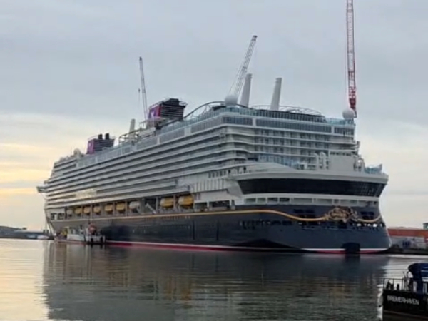 Unelko Protects 10,000 m² of Glass on Disney Adventure Cruise Ship