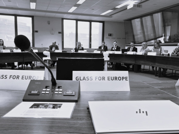 Glass for Europe attends a roundtable organised by the European Commission’s DG ENER