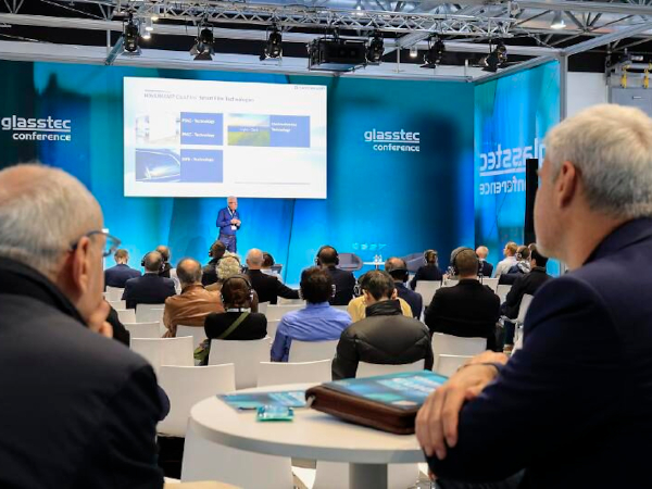 The glass trends sessions at glasstec, with their open lecture stage, give you the opportunity to present your solutions and developments.