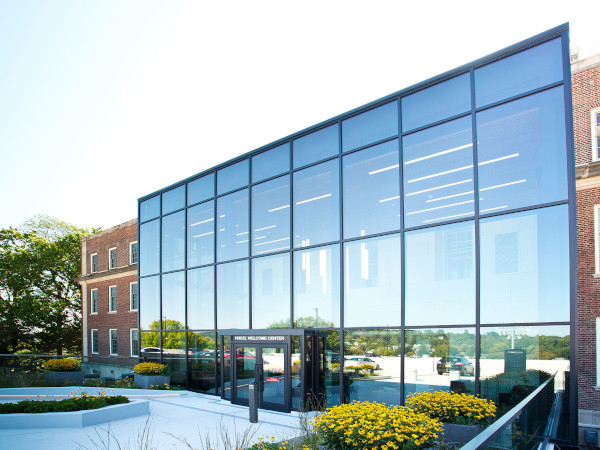VacuMax™ VIG dons the newly renovated Hugel Welcome Center in Markle Hall on the campus of Lafayette College in Easton, PA, the first project in the U.S. to feature VacuMax™ VIG by Vitro Architectural Glass. (Photography: Jim Cunningham)