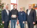 Maximilian Müller (2nd from left) was honoured as the best in the chamber of industry and commerce in Regensburg as a trainee for technical system planner (steel and metal construction technology) for his special training success. In the picture from left