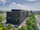 The Schüco BIPV (Building Integrated Photovoltaics), which is on almost 700 m² of the façade surface on the south and west sides of the building, has an output of around 70 megawatt hours per year. 