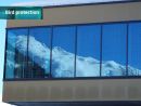 Glass in architecture poses a danger to birds - bird protection glass offers a solution. Photo: © M. Haller