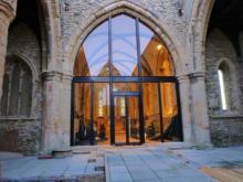 Modern interlayer technology helps protect the church’s interior from the harmful effects of UV radiation and the environmental extremes of its coastal location. © ÆDaedalusconservation