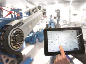 In modern factories employees can perform their tasks from almost any place: in addition to stationary control panels machine applications are available on mobile devices.