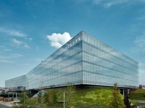Compare five dynamic shading solutions for buildings