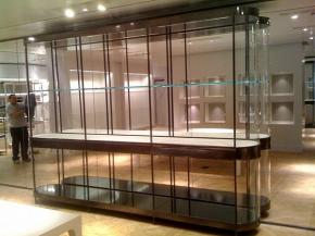 Create Eye-Catching Display Cases With Custom Bent Glass