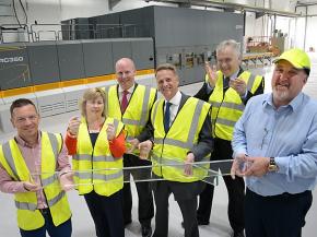 Graeme Hawes, Managing Director (far left), with Lesley Williams, Lloyd’s Simon Quin, Mark Smith and Adrian Philp, and PLG Glass’ Gary Dobson. 