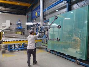 Laminated glass from jumbos: intake of the fully automatic Benteler LSG production line