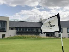 Stunning bespoke Ridgeglaze creates enviable impact inside spectacular Golf Club Hotel