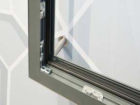 The new, symmetrical Roto security strikers for RC-2 compatible Turn-Only and Tilt&Turn windows comprising aluminium profiles with Euro-groove are only clamped with a piercing screw at first.
