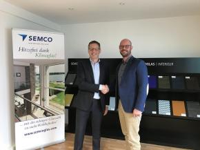 A+W CEO Peter Dixen and Semco CIO Michel Schüller signing the agreement