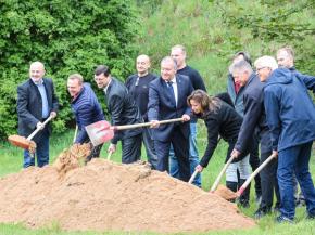 Groundbreaking ceremony for innovative office building | HORN Glass Industries