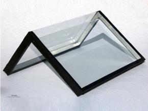 A double-glazed corner element produced with the new glass-bending process.