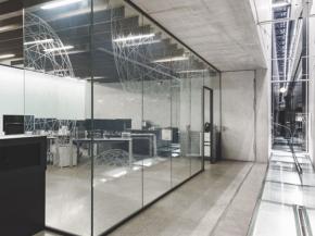 Create customised room-within-room set-ups with the SANCO DIVIDE EASY glass partition system. Photo: SANCO/Glas Trösch