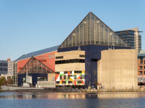 Solarban® 60 Starphire® glass replaces the National Aquarium’s glass pyramid overlooking Baltimore’s Inner Harbor