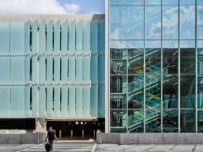 Kansas City Airport Parking Garage (© Michael Robinson Photography LLC) 