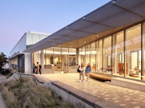 Lick-Wilmerding High School in San Francisco, California, specified Solarban® 70 glass to introduce more transparency and daylight. In 2022, the school earned an AIA COTE® Top Ten award for sustainable design excellence. (Michael David Rose Photography)