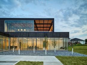 Solarban® 60 Starphire® glass maximizes daylighting and thermal efficiency at the Marion Fire Station in Marion, Iowa. (Photography: Cameron Campbell)