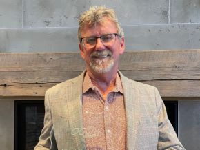 Ontario Glass & Metal Association presents Lifetime Achievement Award to Steve Gusterson of Alumicor