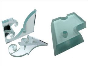 Waterjet glass cutting: more power and efficiency with the easyline + e-pump combination!