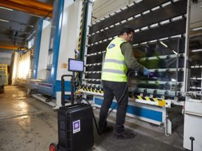 Sparklike Laser Portable being used on insulating glass line
