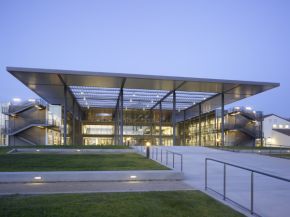 Natural Light for Focused Learning – OKALUX in the John Spoor Broome Library