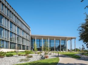 UT Arlington Engineering Building, Richardson, Texas, Solarban® 90 Glass | Architect: SmithGroup, Glass Fabricator: Tristar, Glazing Contractor: Oak Cliff, Photography: Tom Kessler